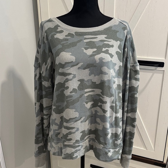 Universal Thread Camo Gray/Green Crewneck Sweatshirt - Picture 4 of 4